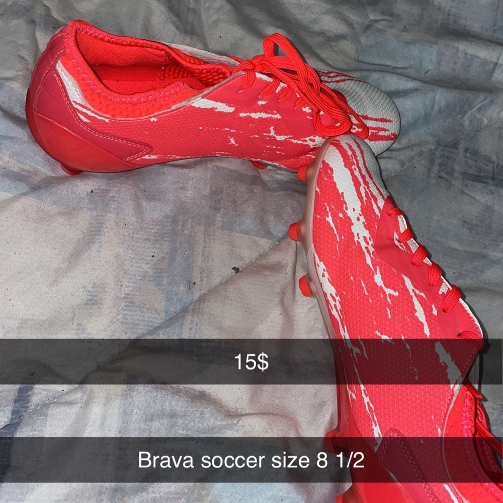 Soccer shoes